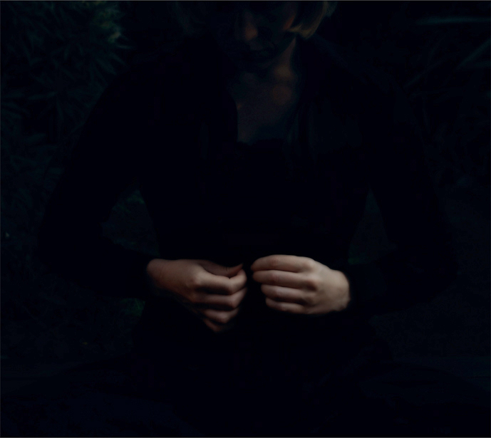 hands #2 / pigment print / 37 x 41.48